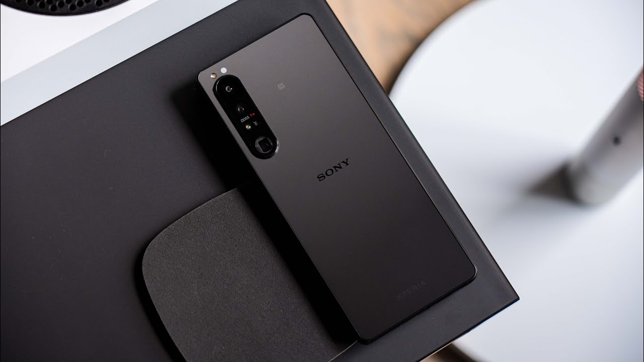 This image shows the Sony Xperia 1 IV.
